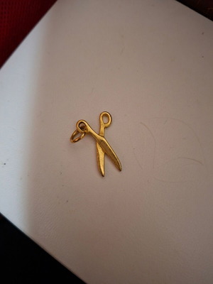 Scissors pendant for necklace or keychain like new, gold color
