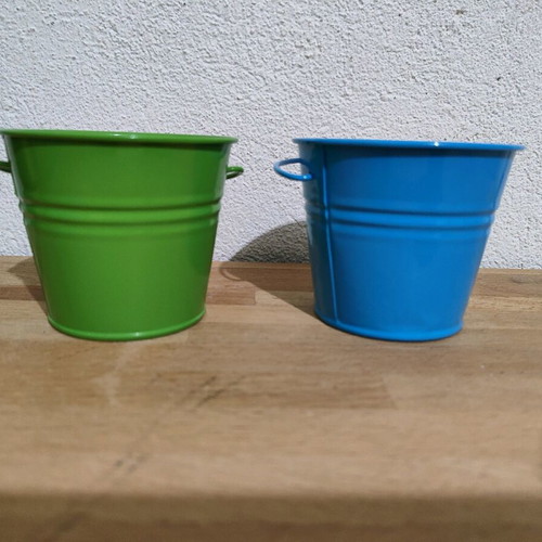 Metal flower pots like new, pack
