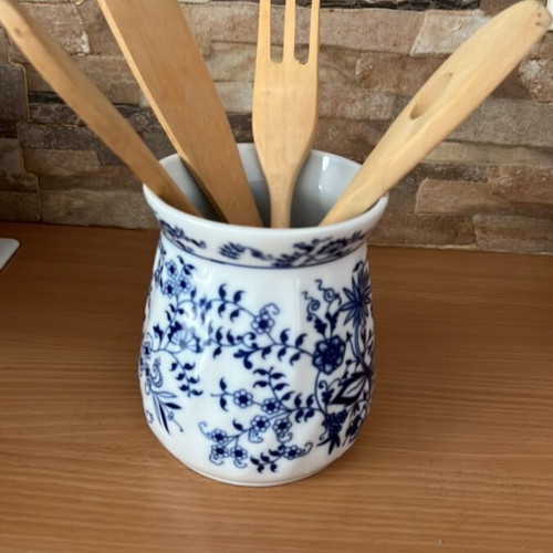 Wooden kitchen spoons with decorative jar new