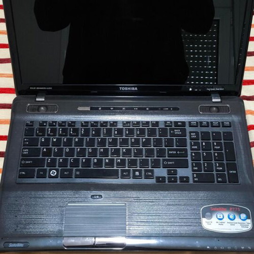 Toshiba Satellite P775-S7365 laptop used, for repair or spare parts