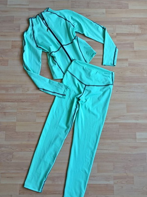 Turquoise sportswear like new, green