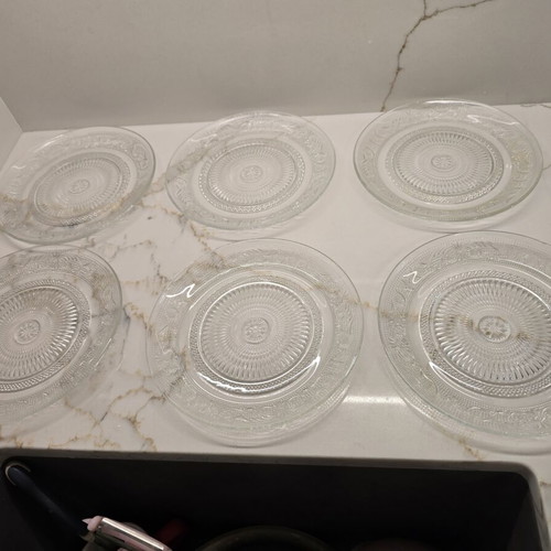 Vintage plates set of 6, one with small defect