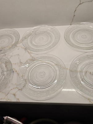 Vintage plates set of 6, one with small defect