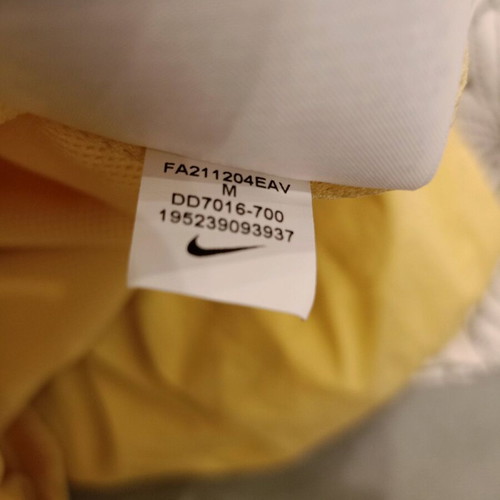 Nike yellow crewneck size M used