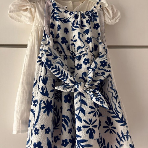 Set of 3 dresses like new for little girls