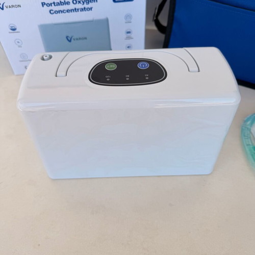Portable Oxygen Concentrator 3L Continuous Flow new with battery