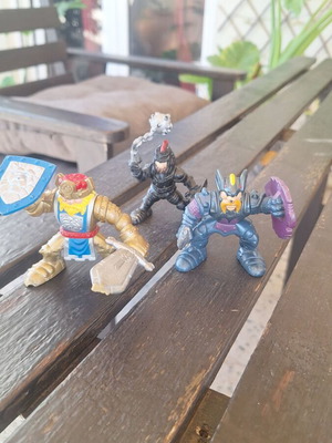 Fisher-Price Great Adventures Magic Castle knight figures used set of 3