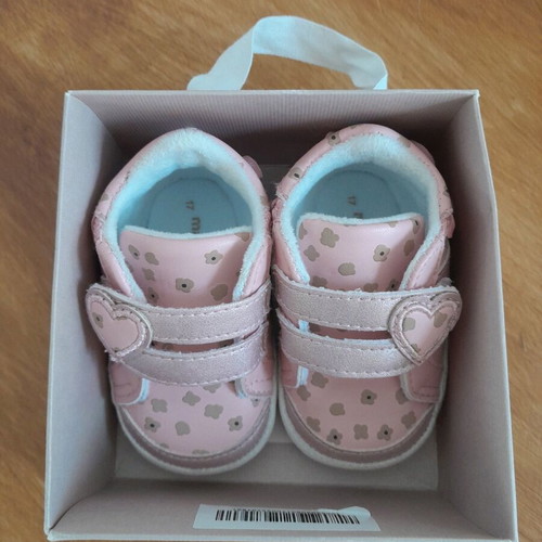 Mayoral baby cuddle shoes No.17 new in box