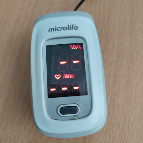 Microlife Oxy 200 Pulse Oximeter Finger White like new