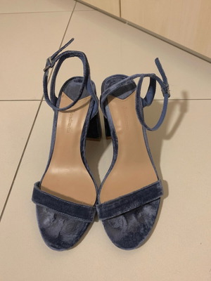 Stradivarius πέδιλα μεταχειρισμένα, μπλε βελούδινα, μέγεθος 39