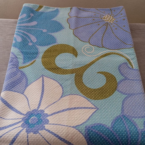 Vintage floral pique blanket