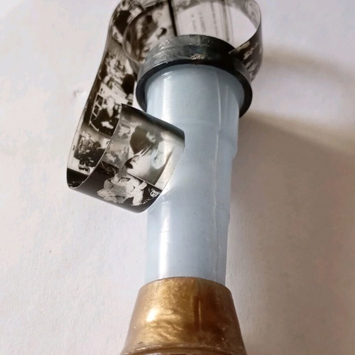 Stereoscopic toy used with frames from the movie Katiforos