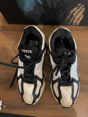 Γυναικεία αθλητικά παπούτσια Lacoste σαν καινούργια, νούμερο 36, καφέ