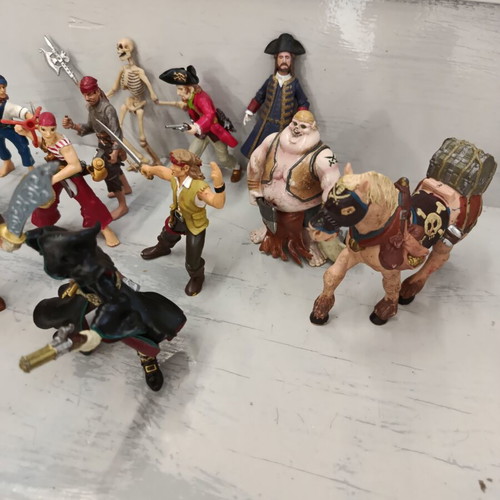 Pappo Pirates of the Caribbean figures set of 12, like new