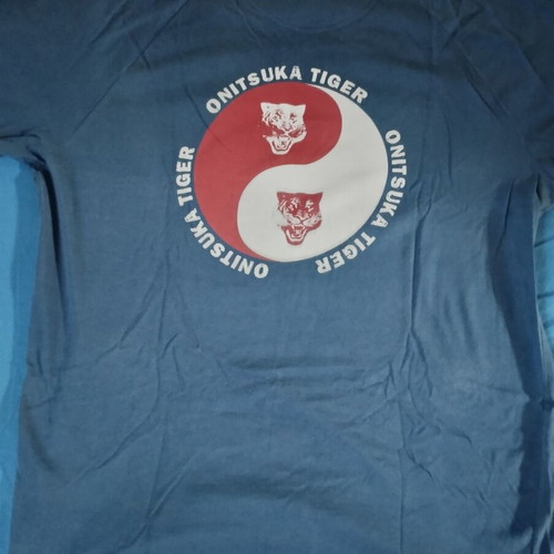 T shirt Onitsuka Tiger size L like new, blue and red