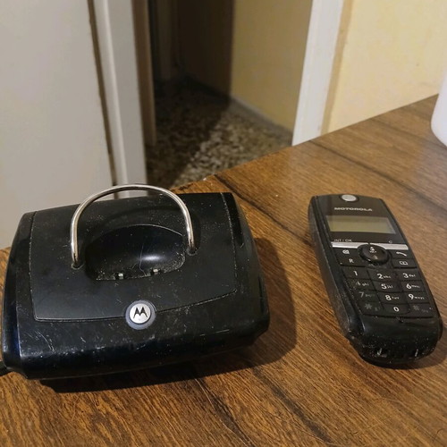 Motorola cordless home phone like new, black