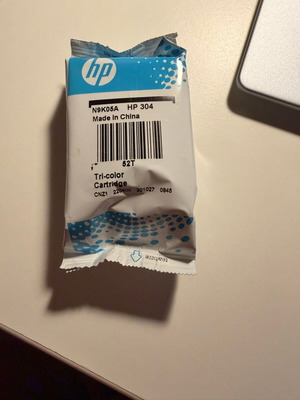 HP 304 ink cartridges, 3 pieces, 2 used and 1 new