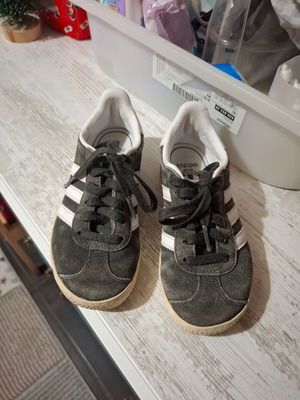Adidas Gazelle sneakers like new, gray and white, size 28