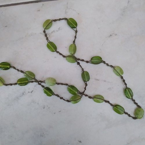 Long necklace green like new