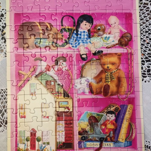 Ravensburger puzzle 100 pieces like new, girl's room theme