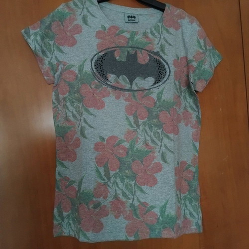 Batman T shirt new with tags, gray multicolor, size M