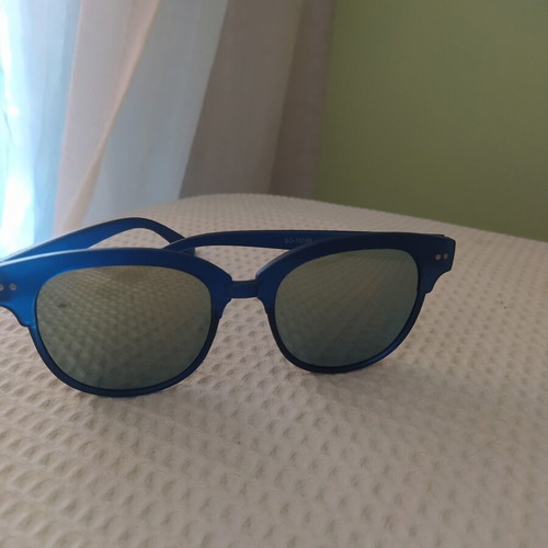 Sunglasses with mirror lenses and blue plastic frame like new
