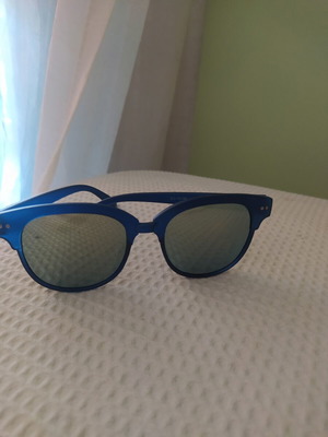 Sunglasses with mirror lenses and blue plastic frame like new