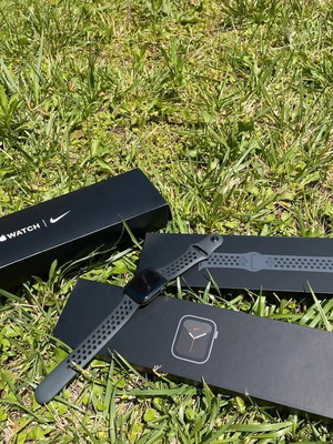 Apple Watch SE Nike Edition σαν καινούργιο, 40mm, υγεία μπαταρίας 97%