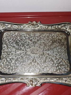 Decorative silver-plated serving tray like new with embossed designs