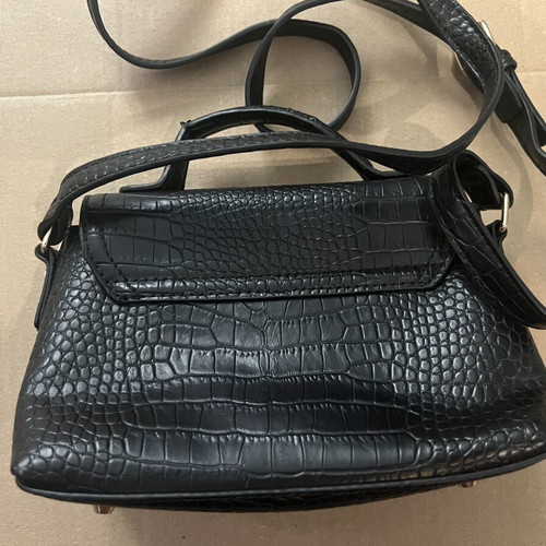 Black snake-pattern handbag like new, hand or crossbody