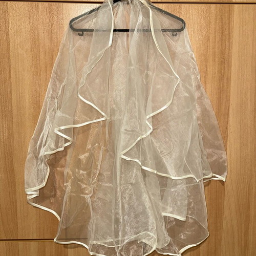 Organza veil like new with satin trim and glitter