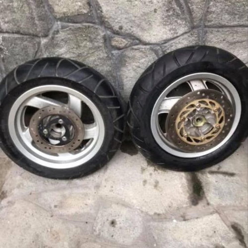 Yamaha Majesty 250 used tires with rims and brake discs