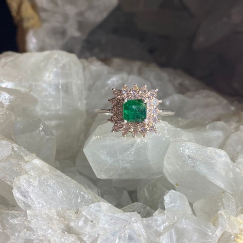 Silver ring with natural emerald and moissanite, new