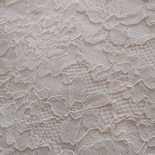Elastic Chantilly lace new, cream with intricate flowers 5.15m