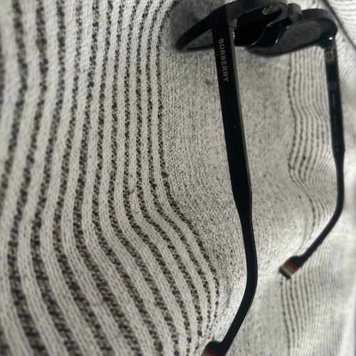 Burberry sunglasses unisex, like new, black