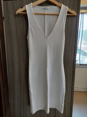 Zara midi бяла рокля употребявана с дълбоко деколте