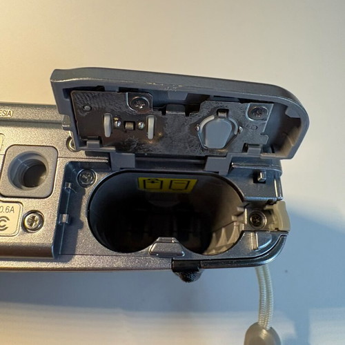 Nikon Coolpix S4 camera like new, for parts or repair