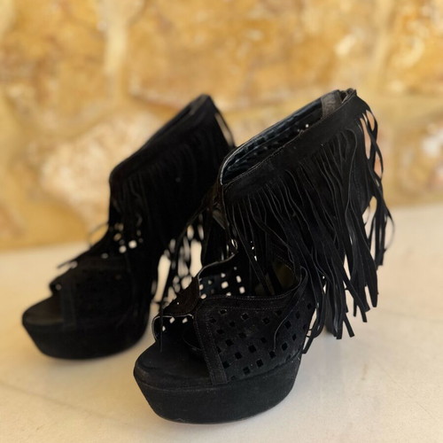 Black Castor Heeled Sandals like new, size 39, platform