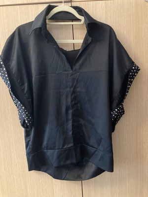 Black satin blouse women’s like new, size M