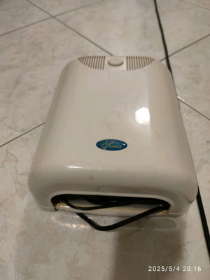 Gel nail lamp used