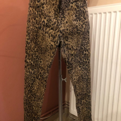 Leopard pants like new, colorful denim style