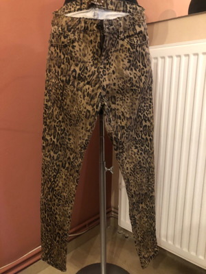 Leopard pants like new, colorful denim style