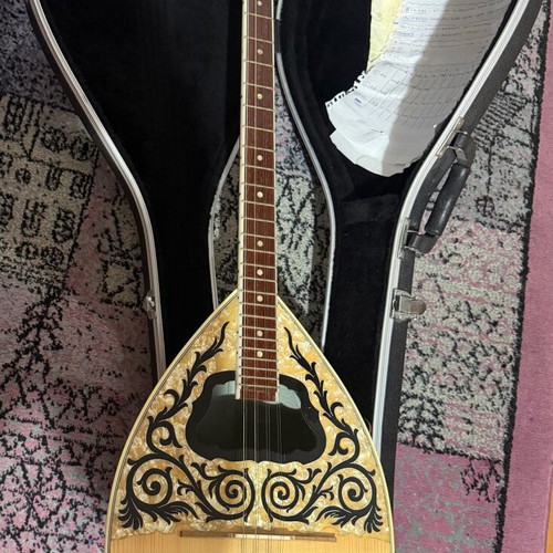 Handmade bouzouki like new with case from Thessaloniki