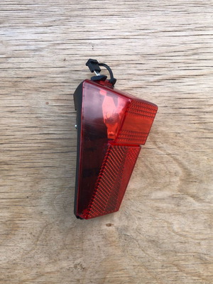 Πίσω φωτάκι φτερού ποδηλάτου καινούργιο με χρήση δυναμό