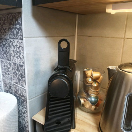De'Longhi Essenza Mini Nespresso coffee maker black, like new