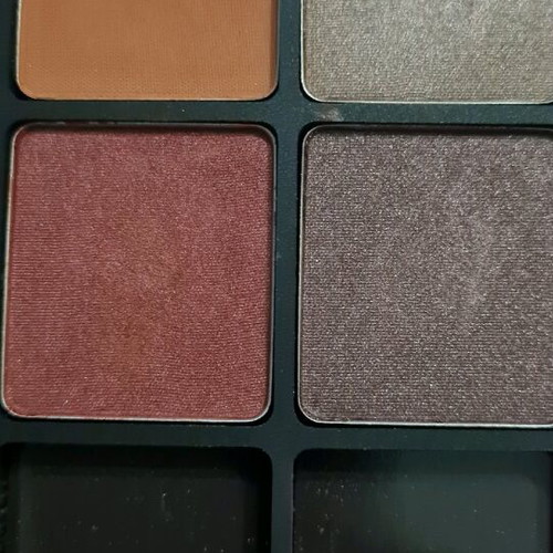 Inglot magnetic palette like new with 11 eyeshadows