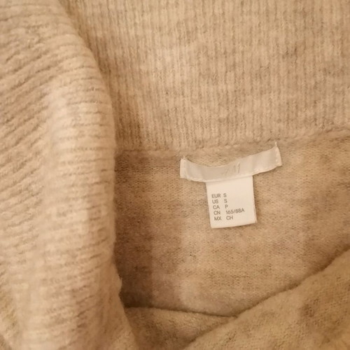 H&M pullover used, short with open shoulders, size S