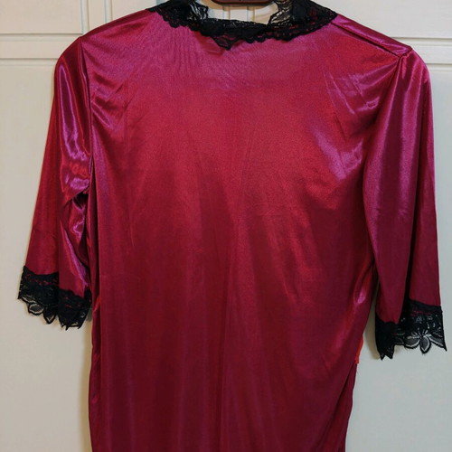 Short satin robe with black lace new, black and red