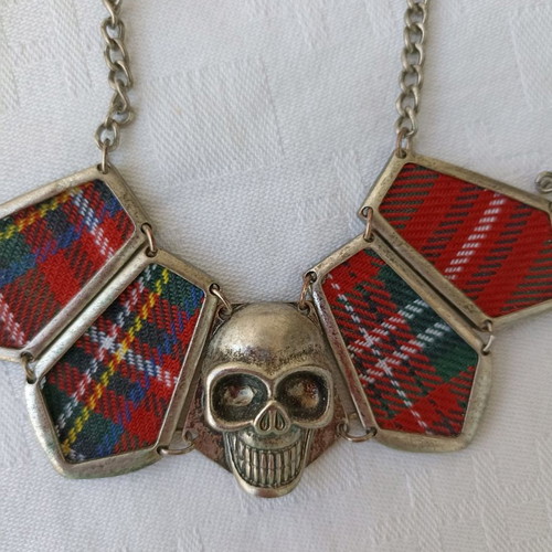 Metal necklaces used, pack of two pieces