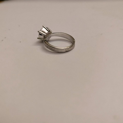 Solitaire ring with Swarovski element like new